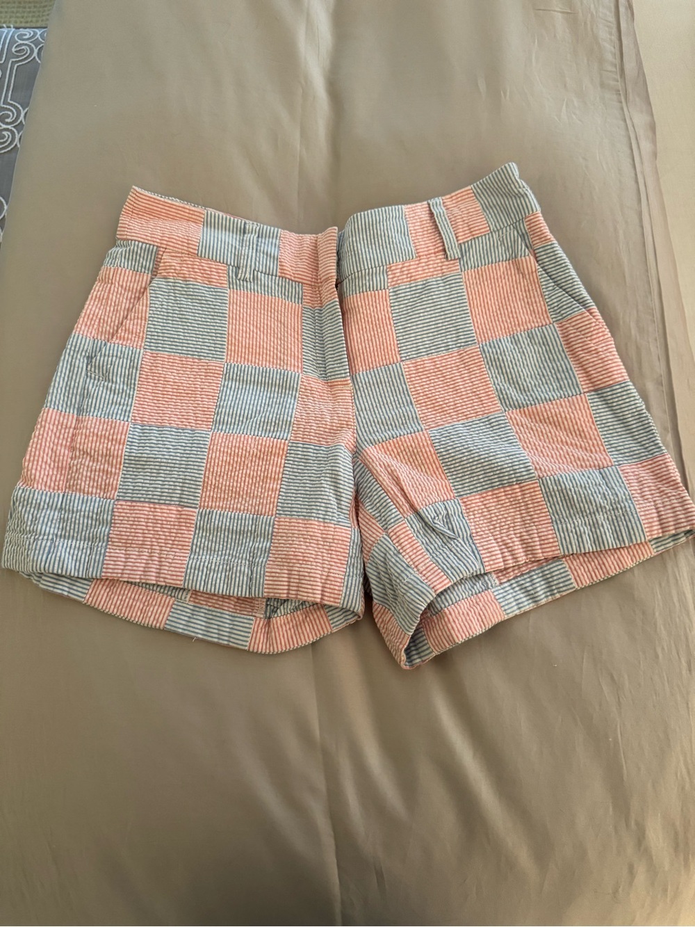 Vineyard Vines Checkerboard Seersucker Shorts - red & Blue, size 4